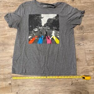 Old Navy Gray Graphic Tee with Beatles Colorful Design